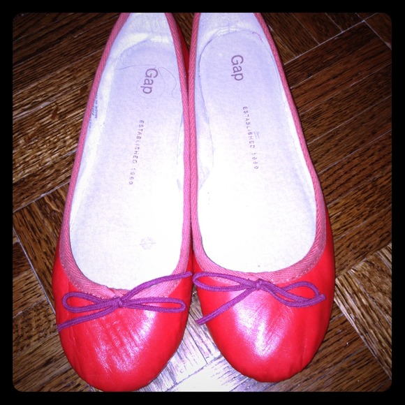 Red leather GAP ballet flats
