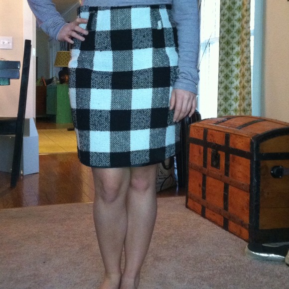 Wool black and white pencil skirt - Picture 1 of 3