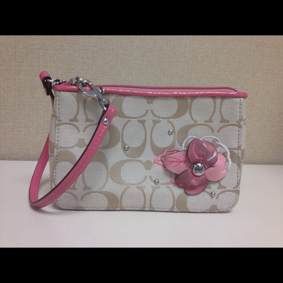 ❤Coach wristlet ❤