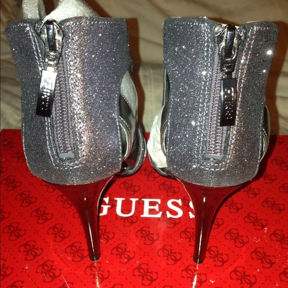 ✂REDUCED PRICE✂ Guess Heels - Picture 3 of 4