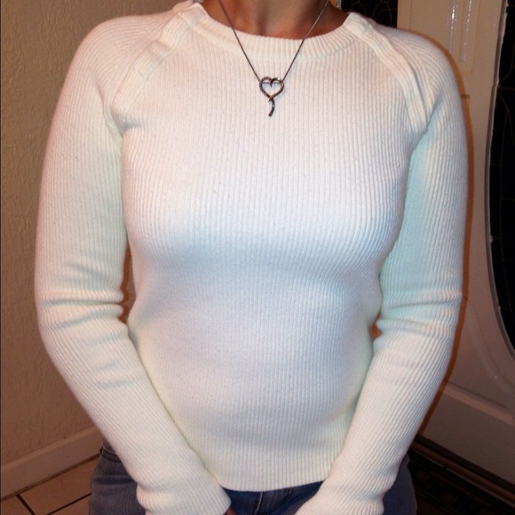 ✨SALE✨ MOSSIMO SWEATER BUTTON SHOULDER 2CUTE⛅