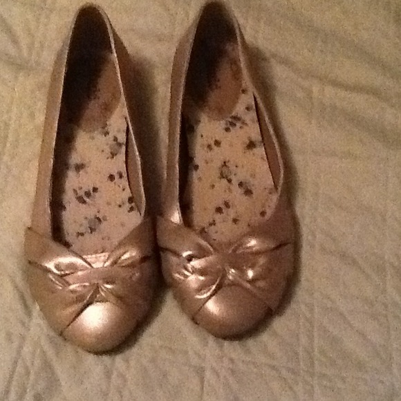 Gold shoes