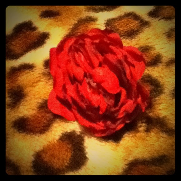 Flower hairpiece - Picture 1 of 1