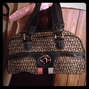 3 purse &  iPod bundle