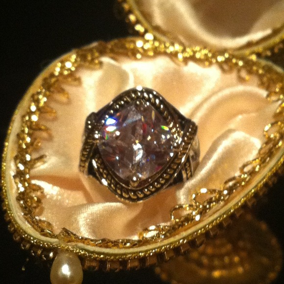 SOLD COCKTAIL SOLITAIRE RING - Picture 2 of 3