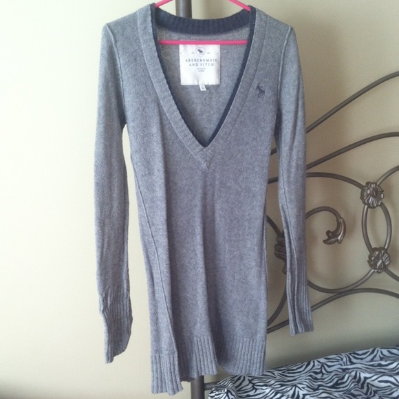 3 Sweaters, 2 A&F and 1 AE💕