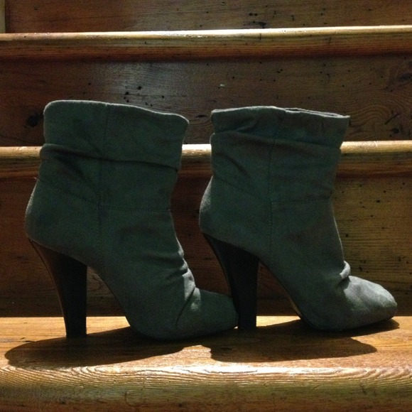Gray Boots with heels