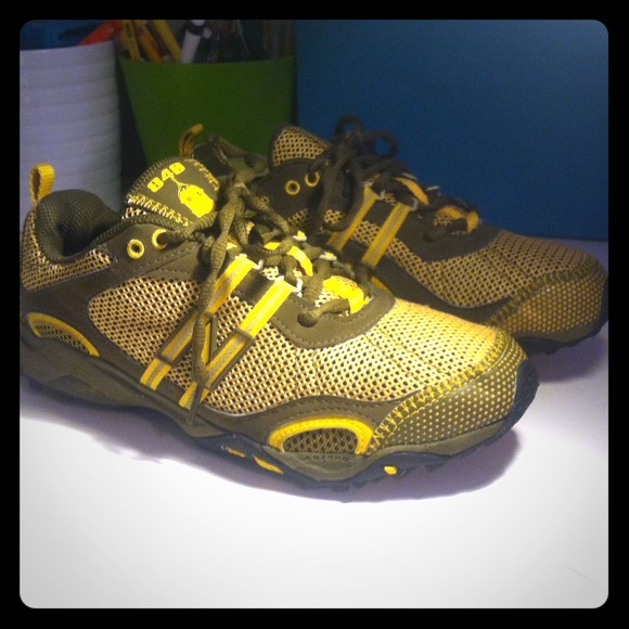 New Balance tennis shoes