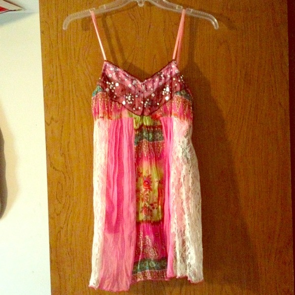 Super cute spaghetti strap top!