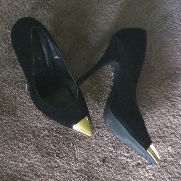 Black shade heels with gold toe