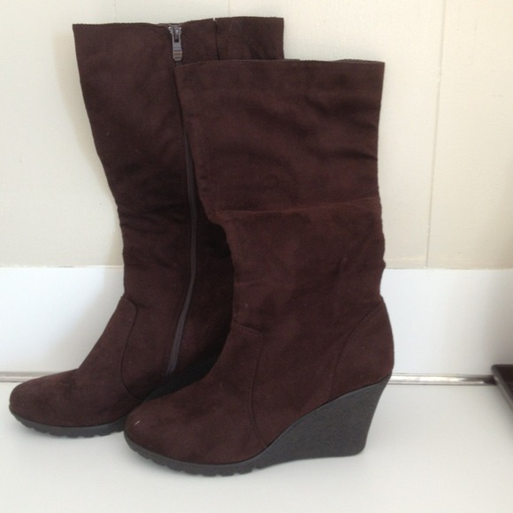 ***Sold***Brown Suede boots! - Picture 2 of 4