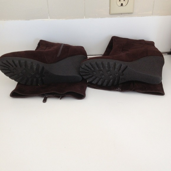 ***Sold***Brown Suede boots! - Picture 3 of 4