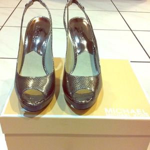 Reduced!! Net MK York sling