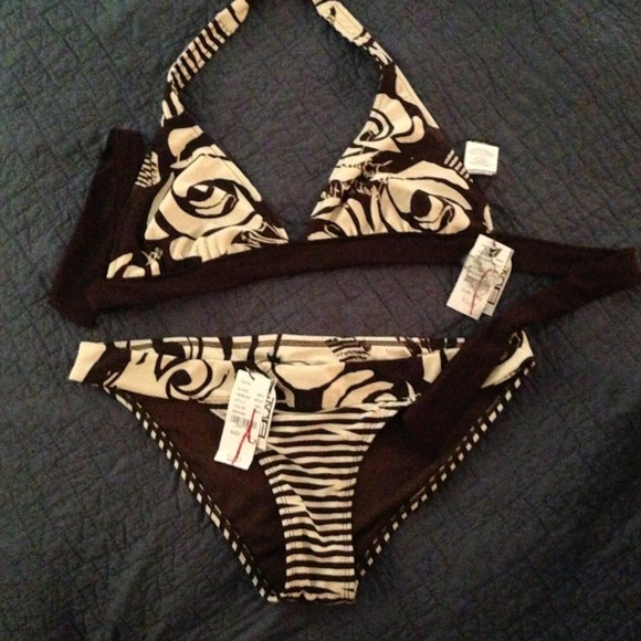 Volcom. Bathing suit L.