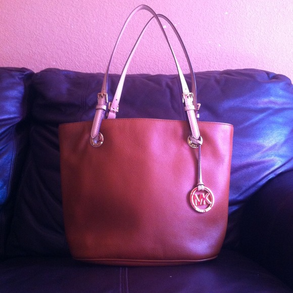 🚫RESERVED🚫⬇Michael Kors Jet Set Tote