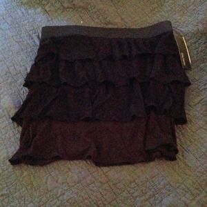 Daisy Fuentes. Ruffle skirt L.