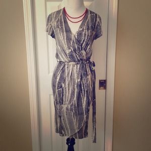 ❌SOLD❌Banana Republic patterned wrap dress