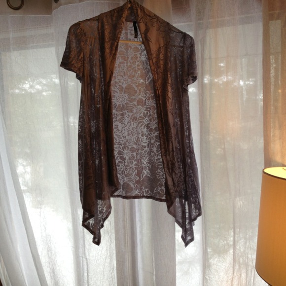 Transparent patterned top - Picture 3 of 3