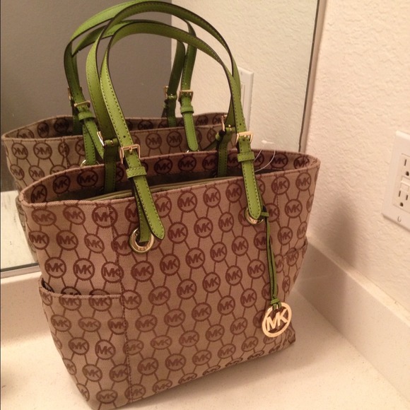 SOLD/---- - Picture 1 of 2