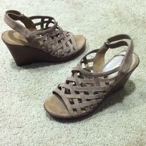 NEW Tan wedge sandal  size 9
