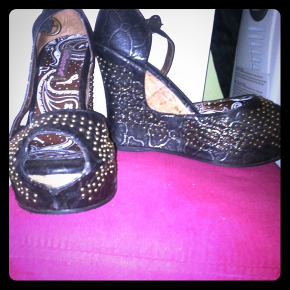 Size 6 1/2 wedge heel
