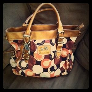 Coach purse. PayPal only and free shipping!