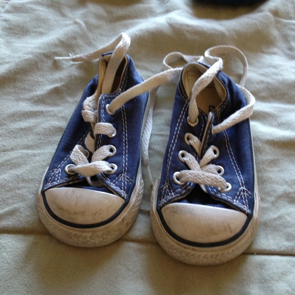Converse Size 4 navy blue/white tip