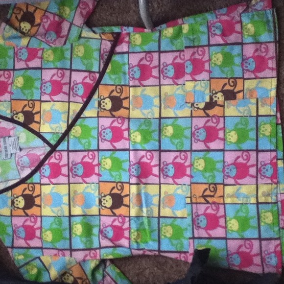 💥SOLD💥Scrub Tops - Picture 3 of 4