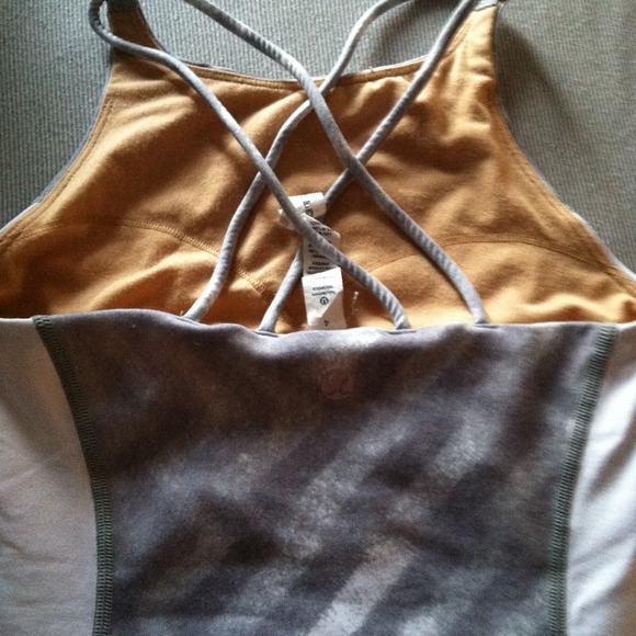 ❌SOLD❌Grey & White Lulu 'Virtous Tank" - Picture 3 of 3