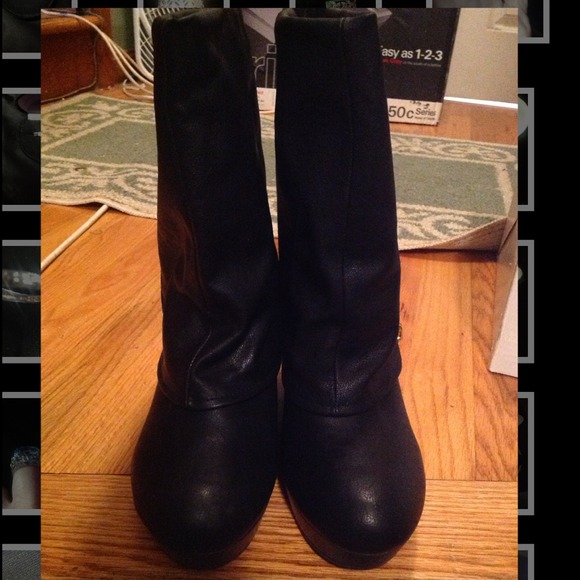 Black wedge boots