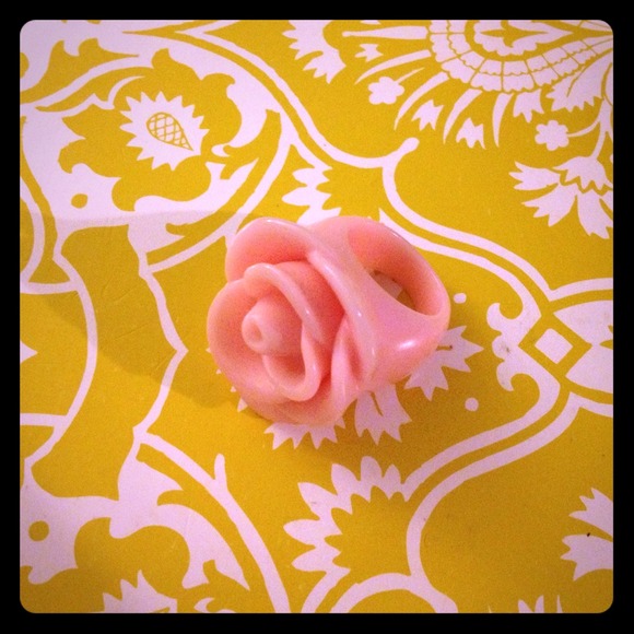 Ring by Elizabeth Arden