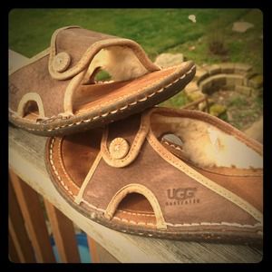 Last chance!☀REDUCED☀👣Ugg sandels👣