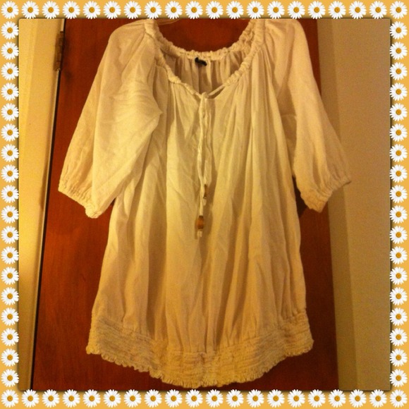 💢SOLD💢White Peasant Blouse - Picture 2 of 4