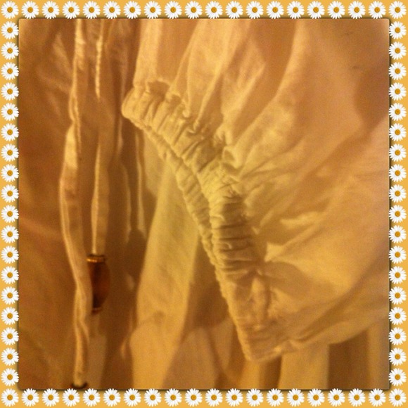 💢SOLD💢White Peasant Blouse - Picture 4 of 4