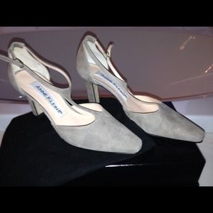 ANNE KLEIN suede taupe color shoes