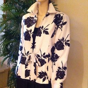 100% Silk Jacket w/ single tie front - Sz L