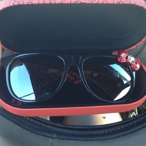 💙RESERVED💙Hello Kitty sunglasses and case!