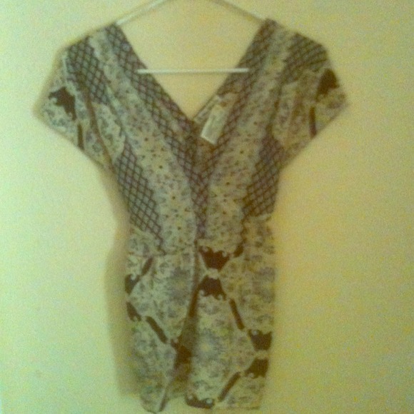 Forever twenty one short sleeve blouse - Picture 1 of 1