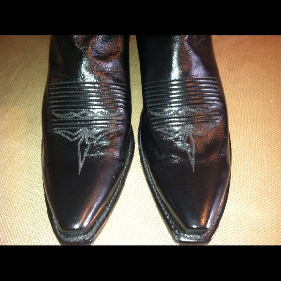 ✅✅SOLD✅ ✅black western boots - Picture 3 of 4
