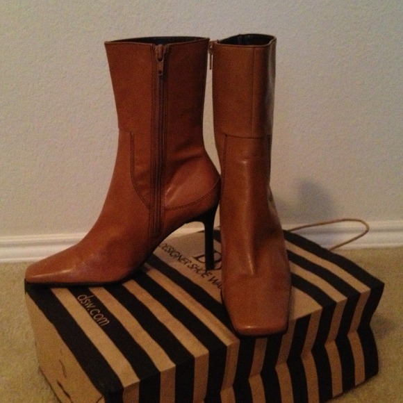 "SOLD" nikkiraz129 Nine West Short Boots"