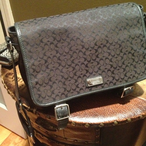 REDUCED!! Authentic coach crossbody bag-large