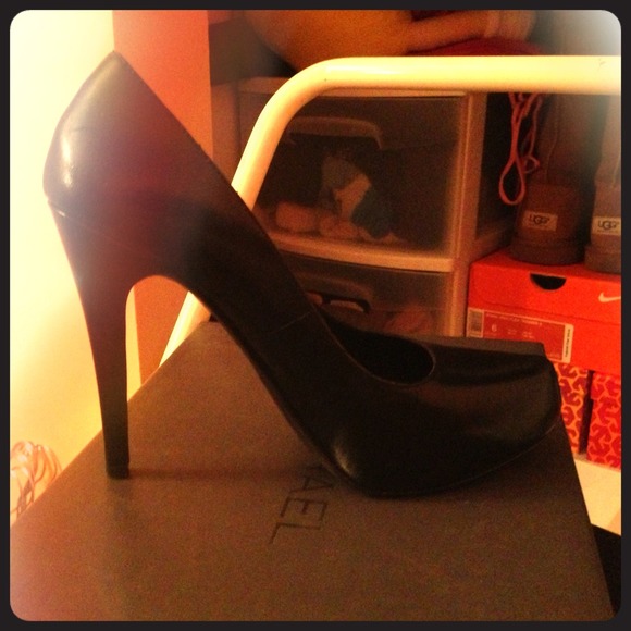 Michael Pumps - Size 5.5