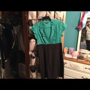 Green/Black dress w/ belt