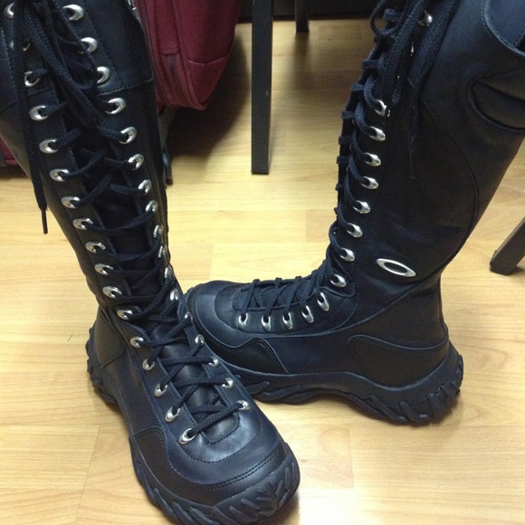 Oakley boots size 6