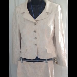Size 6 Tahari Suit