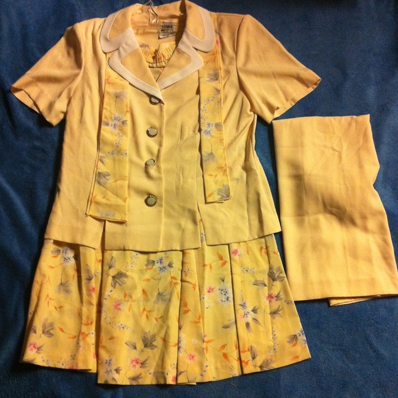 3 piece  suite Worn 1 time excellent condition.