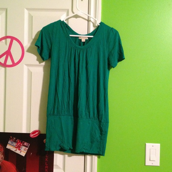 Kelly green top!