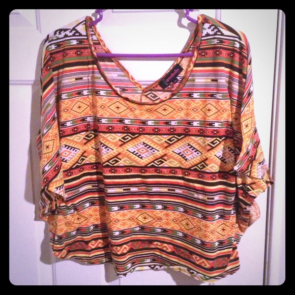 🚫SOLD🚫Tribal Geometric Crop Top
