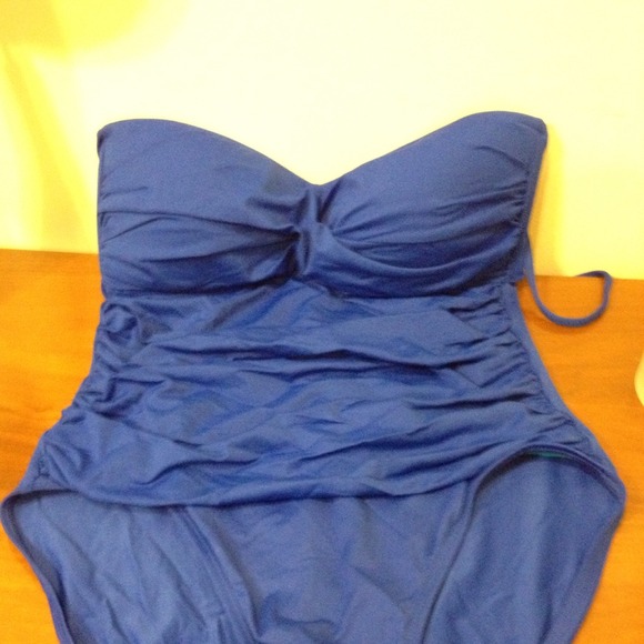 La Blanca NWT ruched royal blue bathing suit