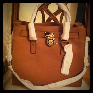 💐Reserved for @judiiluvnac 💐Authentic MK Bag